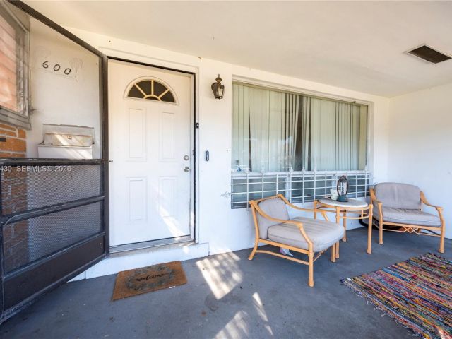 Продажа дома по адресу 600 SW 11th Ave - фото 7365383