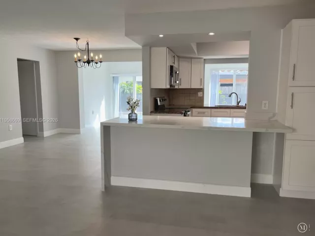 Дом в аренду по адресу 9200 SW 54th St - фото 7391161