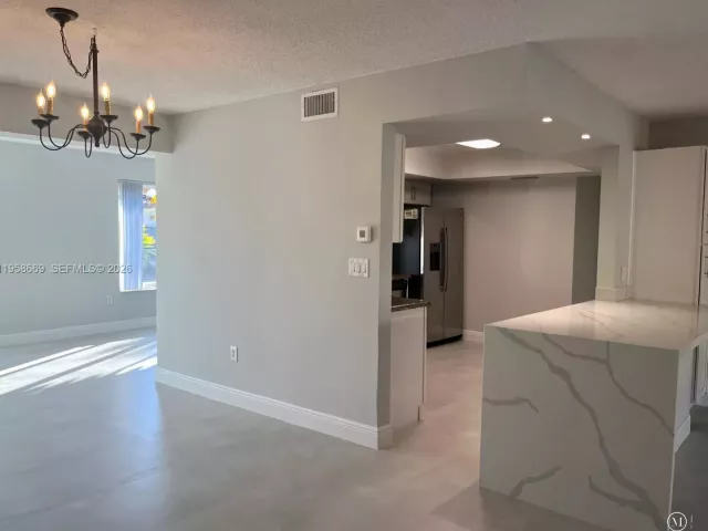 Дом в аренду по адресу 9200 SW 54th St - фото 7391156