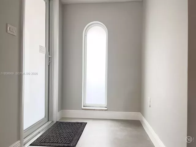 Дом в аренду по адресу 9200 SW 54th St - фото 7391157