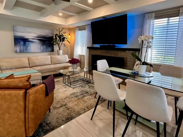 Продажа дома по адресу 1324 NE 14th Ave - фото 7410377