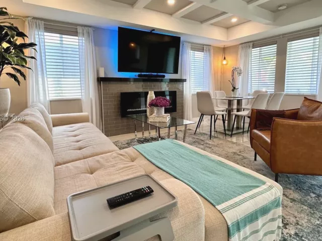 Продажа дома по адресу 1324 NE 14th Ave - фото 7410379