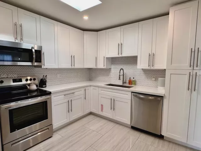 Продажа дома по адресу 1324 NE 14th Ave - фото 7410368