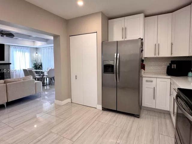 Продажа дома по адресу 1324 NE 14th Ave - фото 7410371