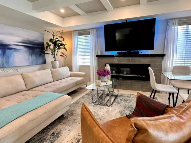 Продажа дома по адресу 1324 NE 14th Ave - фото 7410373