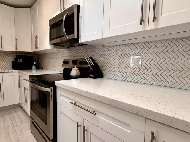 Продажа дома по адресу 1324 NE 14th Ave - фото 7410366