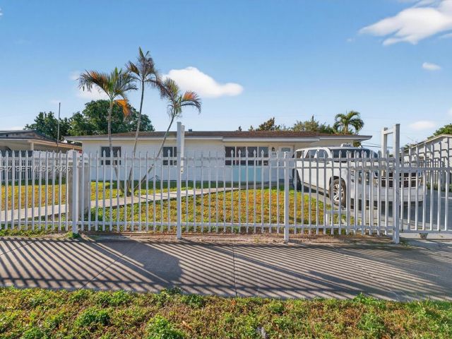 Продажа дома по адресу 20 NE 215th St - фото 7427845