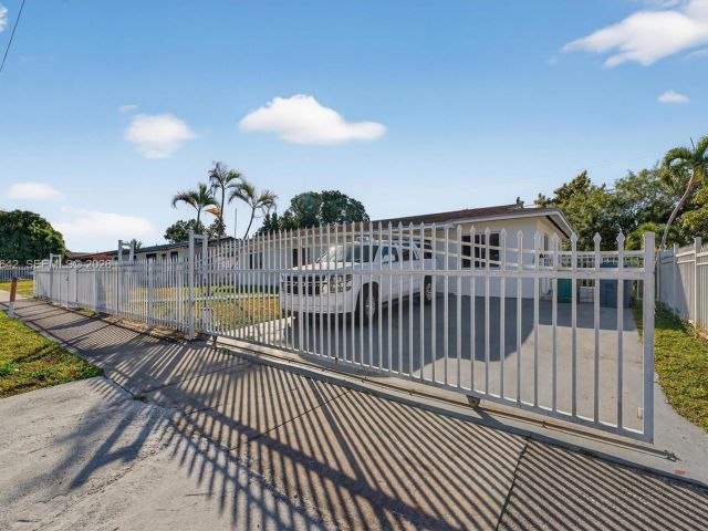 Продажа дома по адресу 20 NE 215th St - фото 7427846