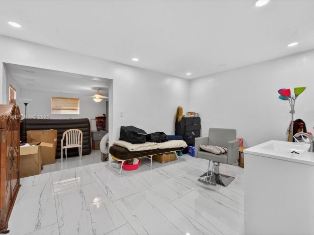 Продажа дома по адресу 20 NE 215th St - фото 7427851