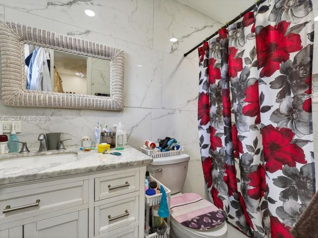 Продажа дома по адресу 20 NE 215th St - фото 7427858