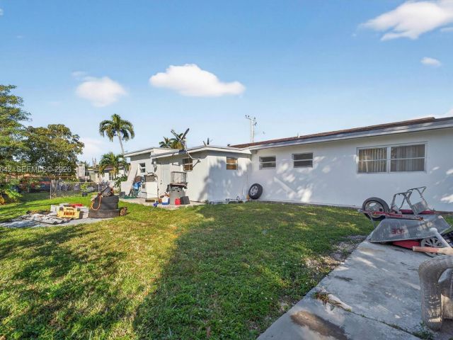 Продажа дома по адресу 20 NE 215th St - фото 7427864