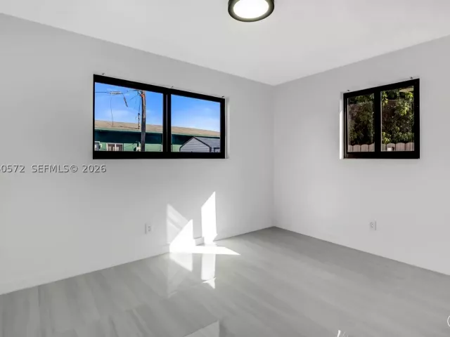 Продажа дома по адресу 528 NW 3rd Ct - фото 7956594
