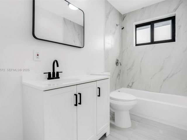 Продажа дома по адресу 528 NW 3rd Ct - фото 7376369