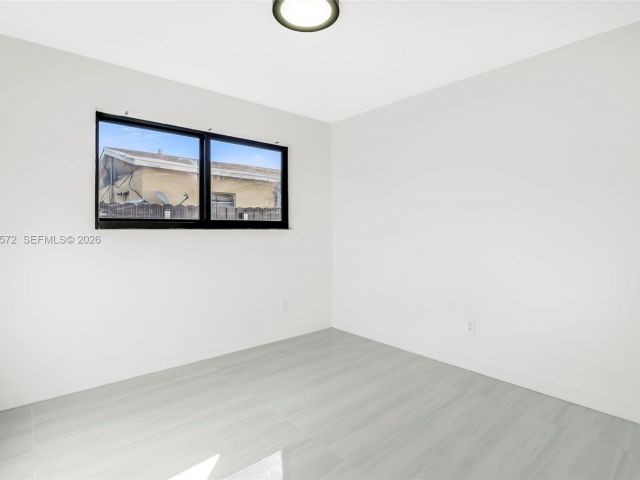 Продажа дома по адресу 528 NW 3rd Ct - фото 7376371