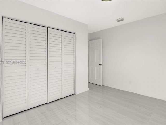 Продажа дома по адресу 528 NW 3rd Ct - фото 7376372