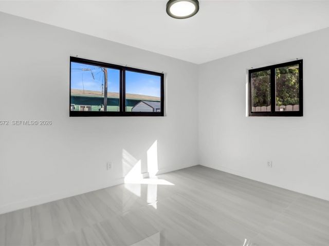 Продажа дома по адресу 528 NW 3rd Ct - фото 7376373