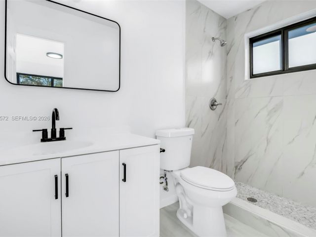 Продажа дома по адресу 528 NW 3rd Ct - фото 7376374