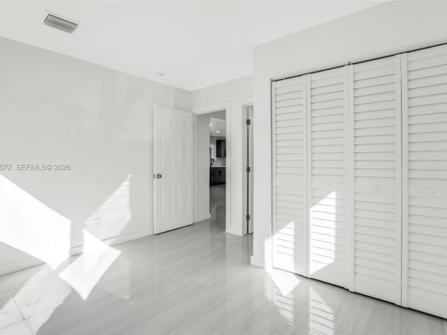 Продажа дома по адресу 528 NW 3rd Ct - фото 7376376