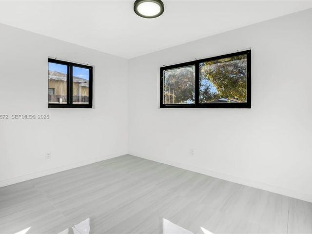 Продажа дома по адресу 528 NW 3rd Ct - фото 7376377