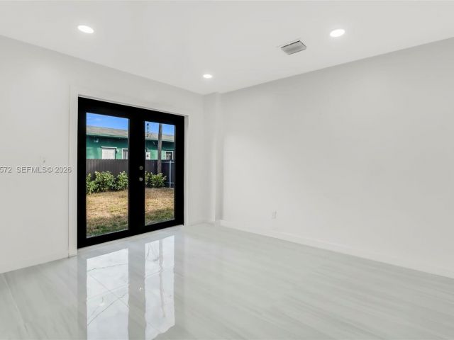 Продажа дома по адресу 528 NW 3rd Ct - фото 7376378