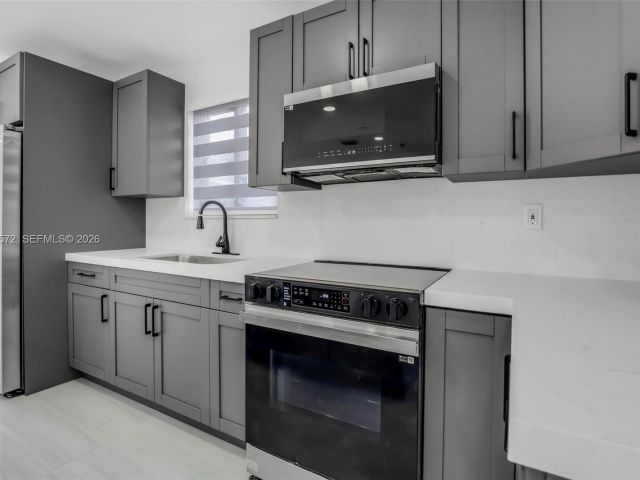 Продажа дома по адресу 528 NW 3rd Ct - фото 7376382