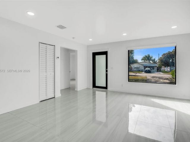 Продажа дома по адресу 528 NW 3rd Ct - фото 7376387