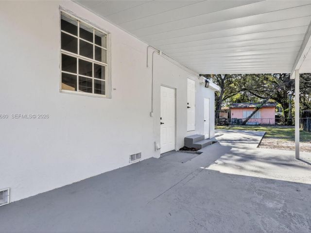 Продажа дома по адресу 870 NE 144th St - фото 7365629