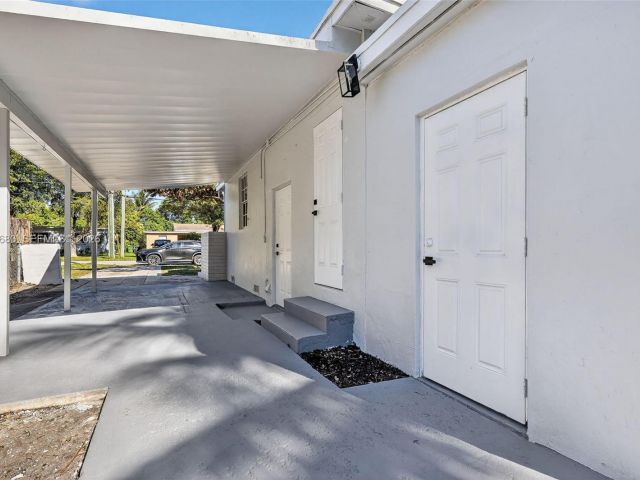 Продажа дома по адресу 870 NE 144th St - фото 7365630