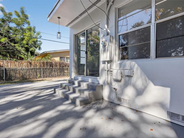 Продажа дома по адресу 870 NE 144th St - фото 7365632