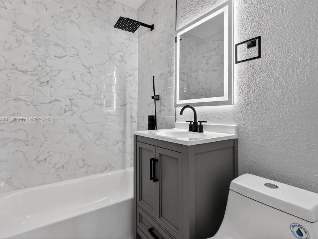 Продажа дома по адресу 870 NE 144th St - фото 7365637