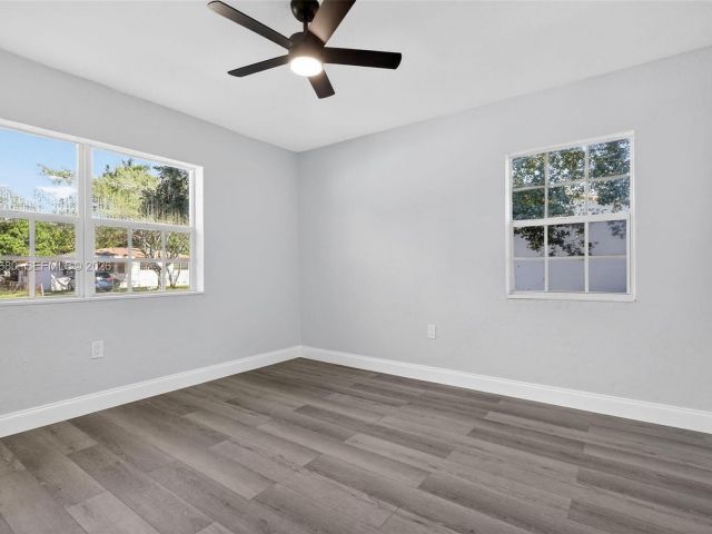 Продажа дома по адресу 870 NE 144th St - фото 7365640