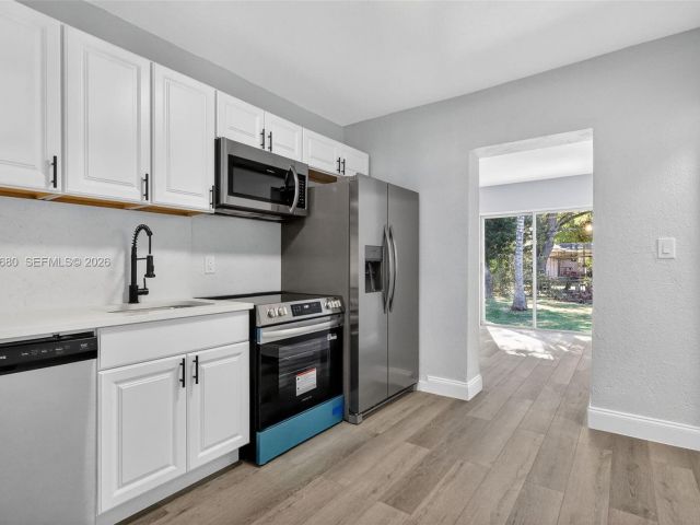 Продажа дома по адресу 870 NE 144th St - фото 7365656