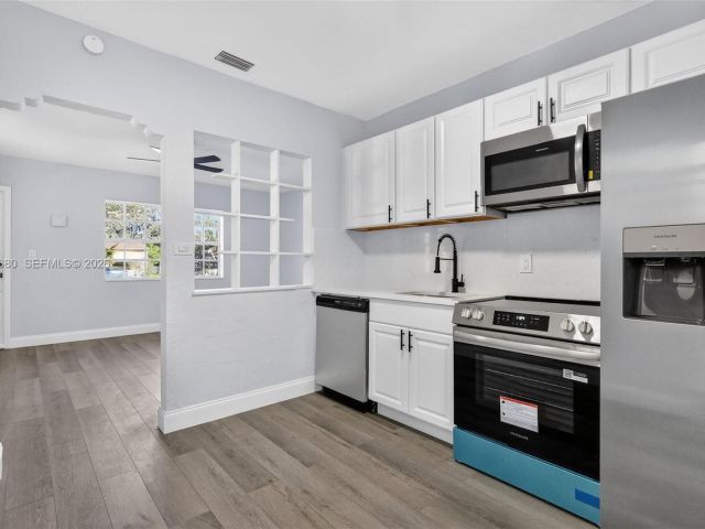 Продажа дома по адресу 870 NE 144th St - фото 7365658