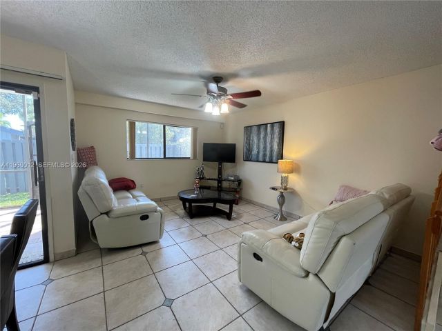 Дом в аренду по адресу 1422 Amanda St 1422 - фото 7474163