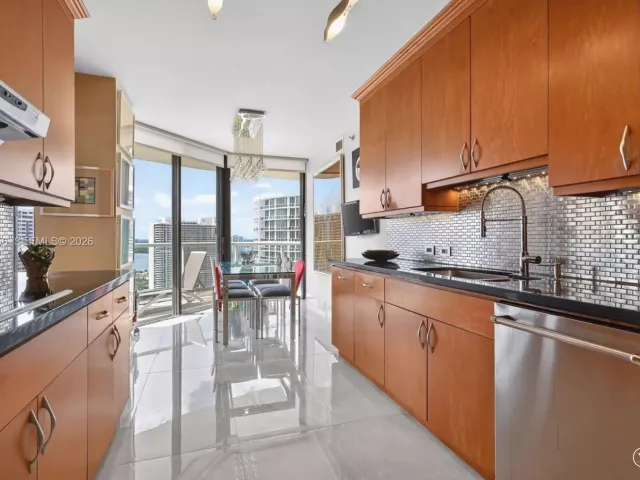 Продажа квартиры #2602 - фото 7368316