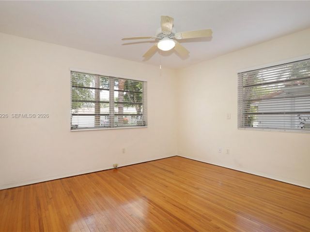 Дом в аренду по адресу 5610 San Vicente St - фото 7366593