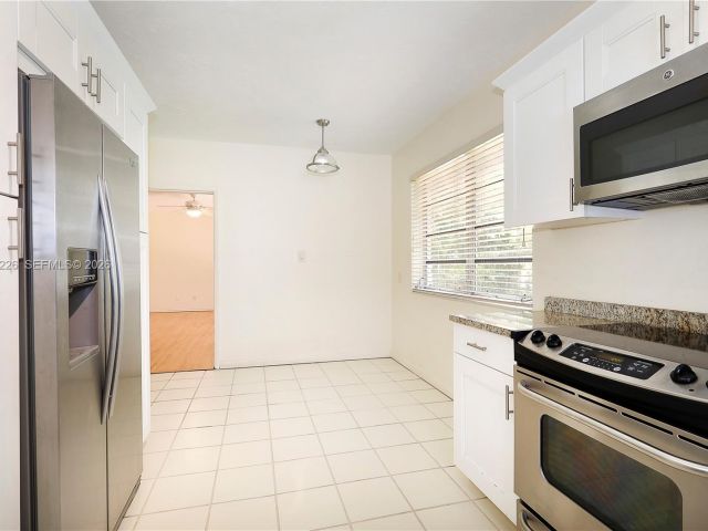 Дом в аренду по адресу 5610 San Vicente St - фото 7366594