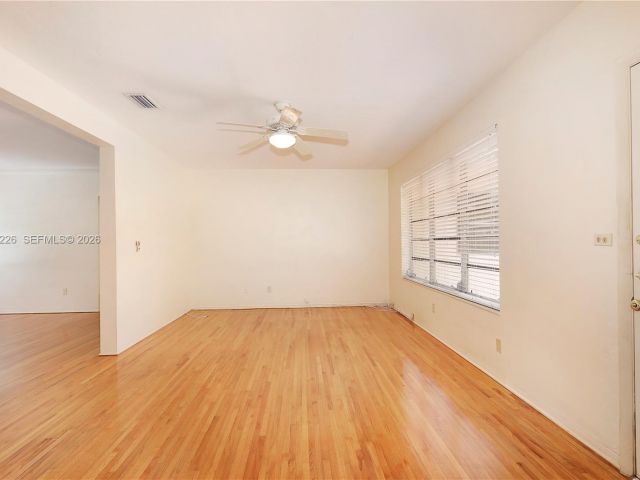 Дом в аренду по адресу 5610 San Vicente St - фото 7366599