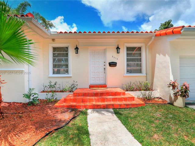 Дом в аренду по адресу 5610 San Vicente St - фото 7366611