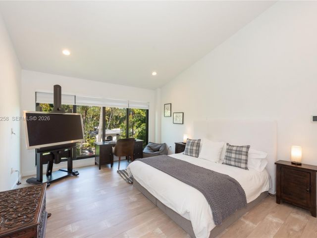 Дом в аренду по адресу 650 Curtiswood Dr - фото 7366175