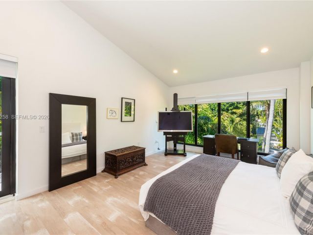 Дом в аренду по адресу 650 Curtiswood Dr - фото 7366176