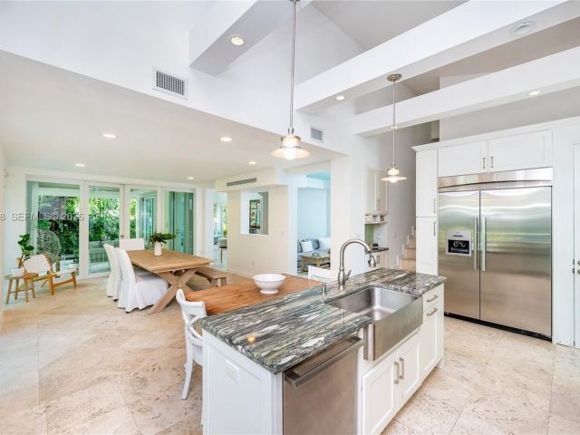 Дом в аренду по адресу 650 Curtiswood Dr - фото 7366181