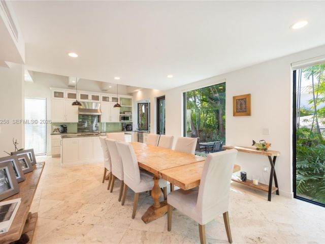 Дом в аренду по адресу 650 Curtiswood Dr - фото 7366186