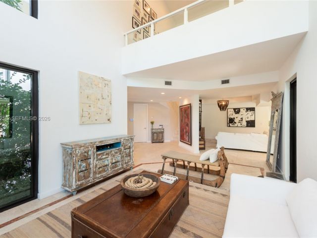 Дом в аренду по адресу 650 Curtiswood Dr - фото 7366188