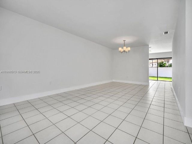 Продажа дома по адресу 6417 SW 135th Ave - фото 7524757