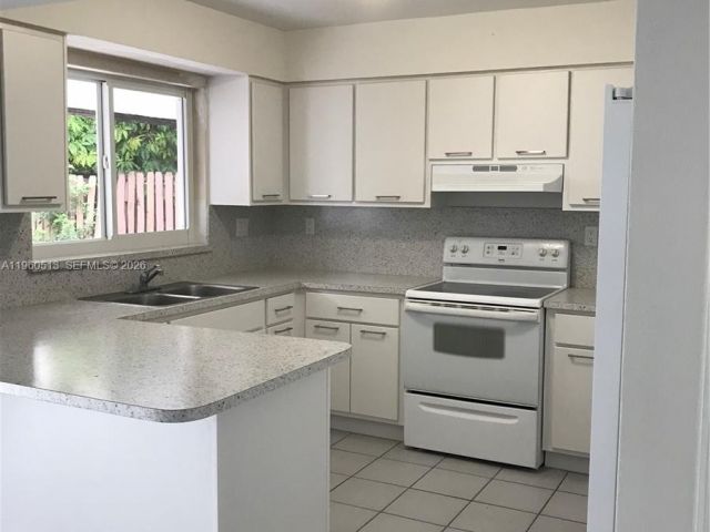 Продажа дома по адресу 6417 SW 135th Ave - фото 7524759