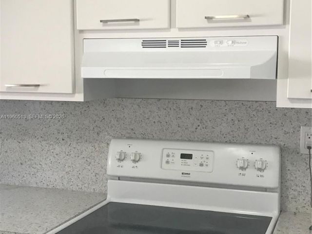 Продажа дома по адресу 6417 SW 135th Ave - фото 7524762