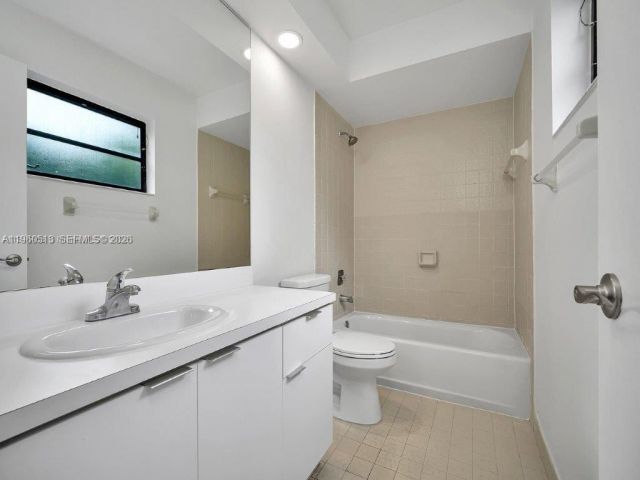 Продажа дома по адресу 6417 SW 135th Ave - фото 7524768