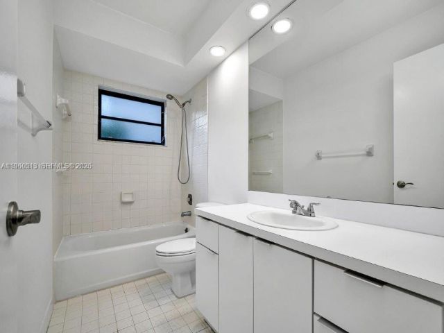 Продажа дома по адресу 6417 SW 135th Ave - фото 7524769