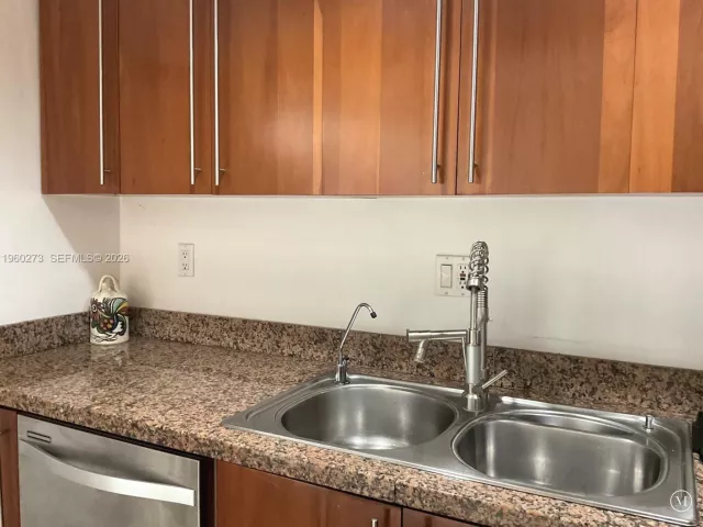 Дом в аренду по адресу 2485 Inagua Ave - фото 7371207